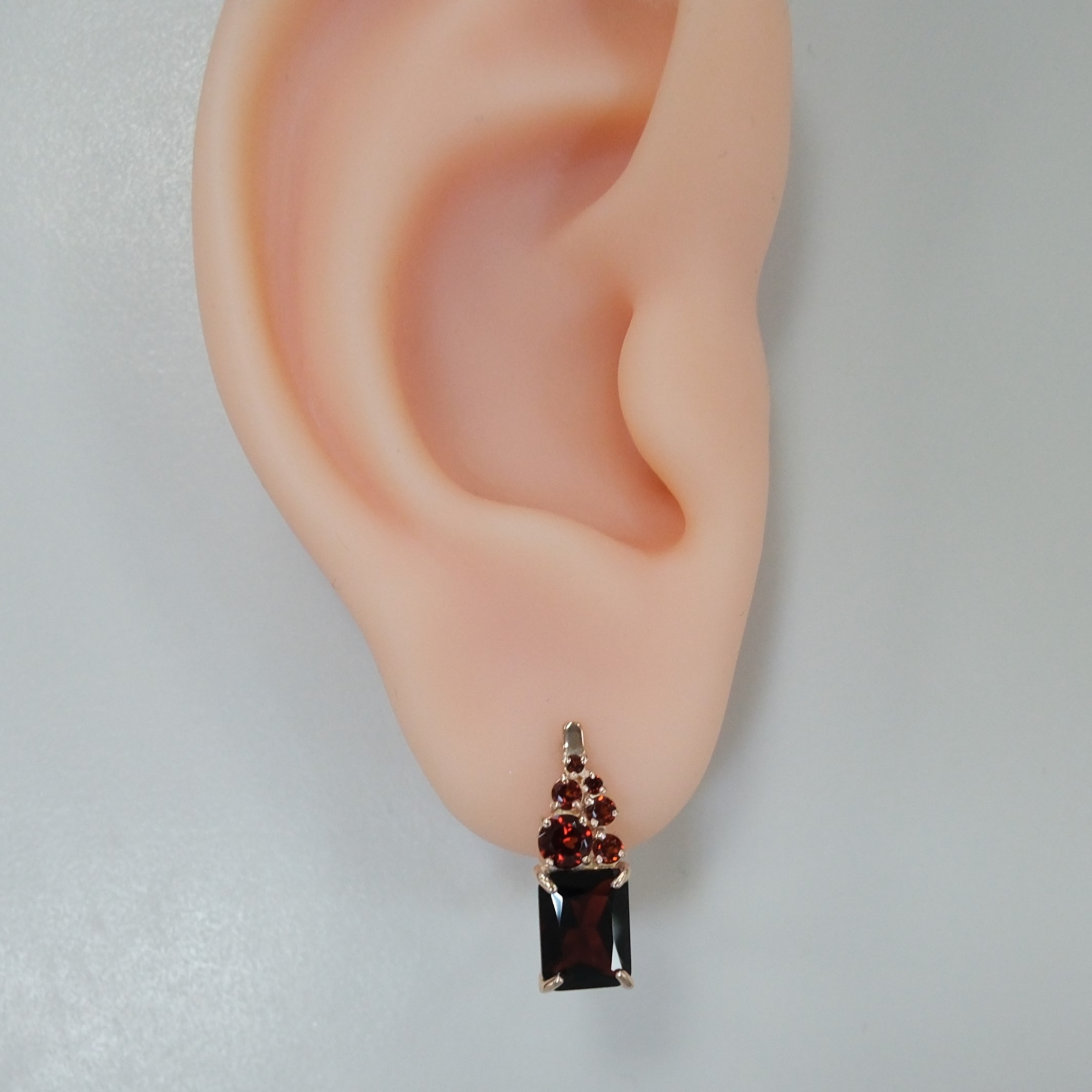 Серебряные серьги с гранатами